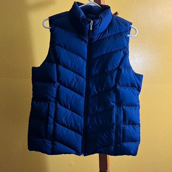 Land’s End Vest - Picture 1 of 9